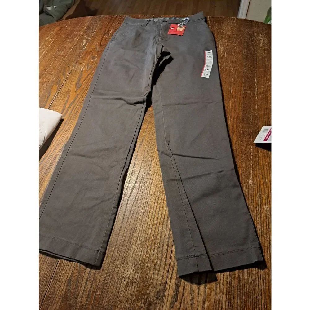 New 8M Lee Comfort Fit Grey Shorts Sinfully Soft with No Gap Waistband w Pockets